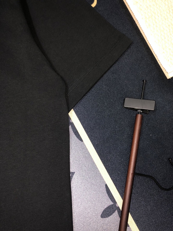 ブランドTシャツ側面デザイン